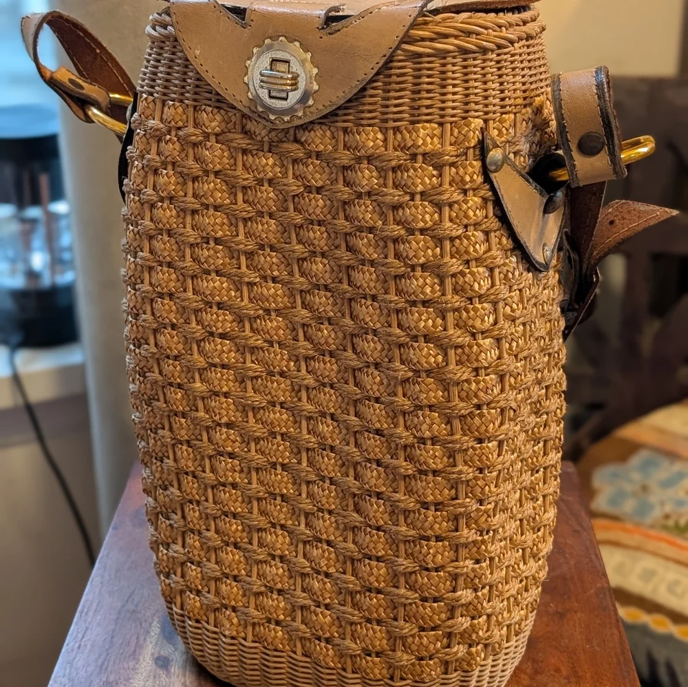 Vintage French woven basket purse or wine carrier with leather top and straps - Picture 4 of 7